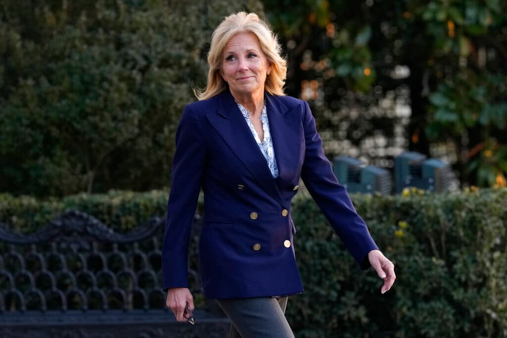 Cirugía a Jill Biden: le extirparon dos lesiones cancerosas y una tercera que está siendo analizada