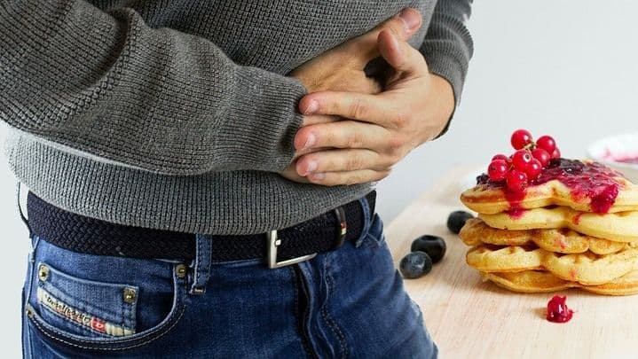 <h3 class="cms-H3-H3">Pesadez estomacal</h3>
<br>
<br>Durante las fiestas se tiende a comer más de lo normal. “El simple hecho de que comamos más de mil calorías en una sentada nos va a afectar, nos va a inflamar el estómago”, dijo el Dr. Bolio.