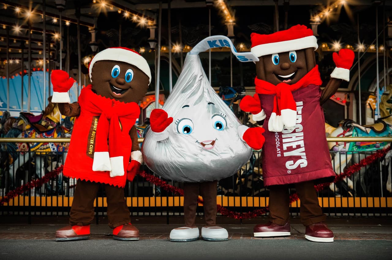 <b>Hershey</b>. Pasa tiempo con familiares y amigos creando nuevas tradiciones navideñas durante la Navidad en Hershey. Disfruta de millones de luces brillantes, posavasos, atracciones, entretenimiento festivo, mucho chocolate y más.
<br>
<br>
<b><a href="https://goo.gl/maps/tHVp3CToc75ugnzYA">Cómo llegar</a></b>