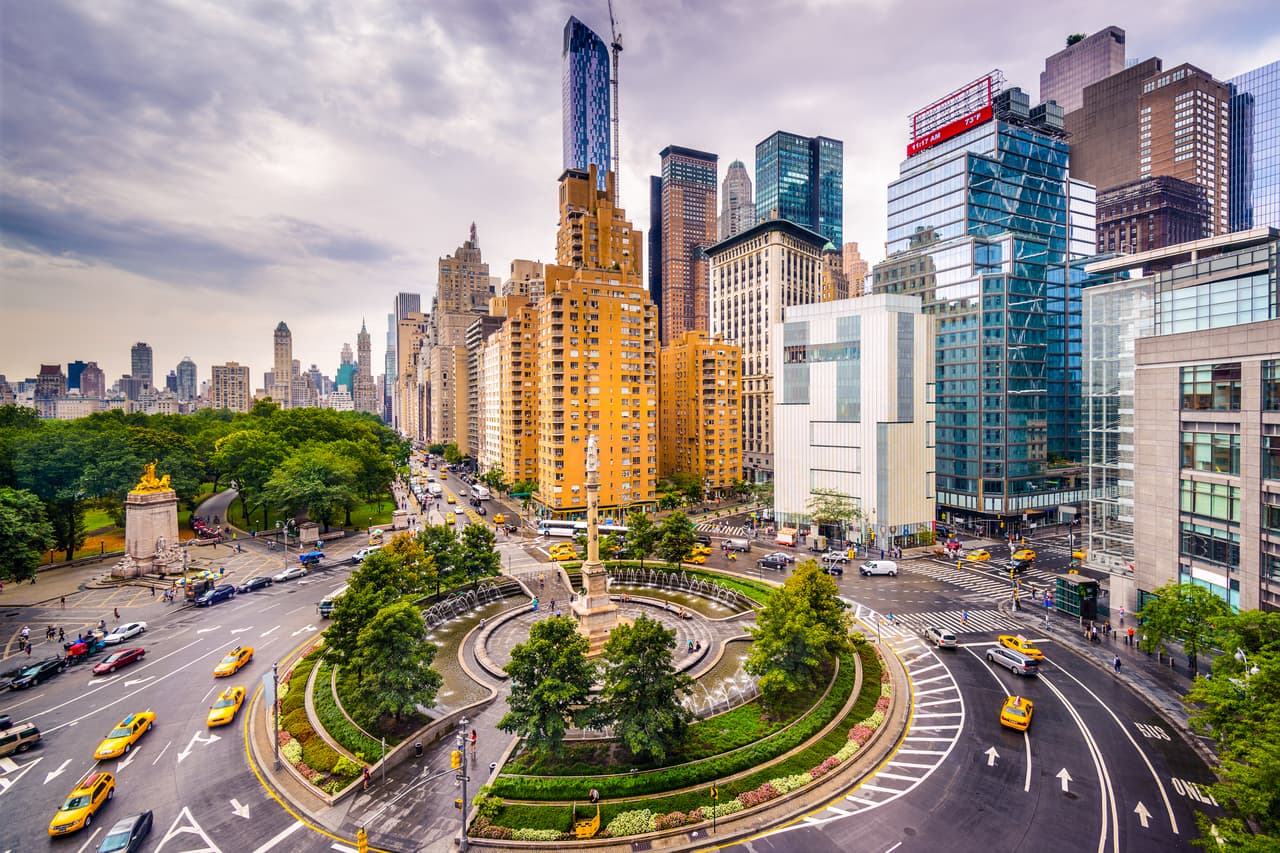 <b>Puesto 1. Nueva York.</b>
<br>
<br>Puntuación total: 70.84.
<br>
<br>Fuerza laboral inmigrante: puesto 3.
<br>
<br>Contribución socioeconómica: puesto 6.
<br>
<br>Ganancia de cerebros e innovadores: puesto 1.
<br>
<br>Estudiantes internacionales: puesto 1.
<br>
<br>La categoría ‘estudiantes internacional’ fue la que tuvo menos influencia en el ranking. Analizó la proporción de estudiantes internacionales, las contribuciones económicas de los estudiantes internacionales per cápita y los empleos creados por las contribuciones económicas de estudiantes internacionales.