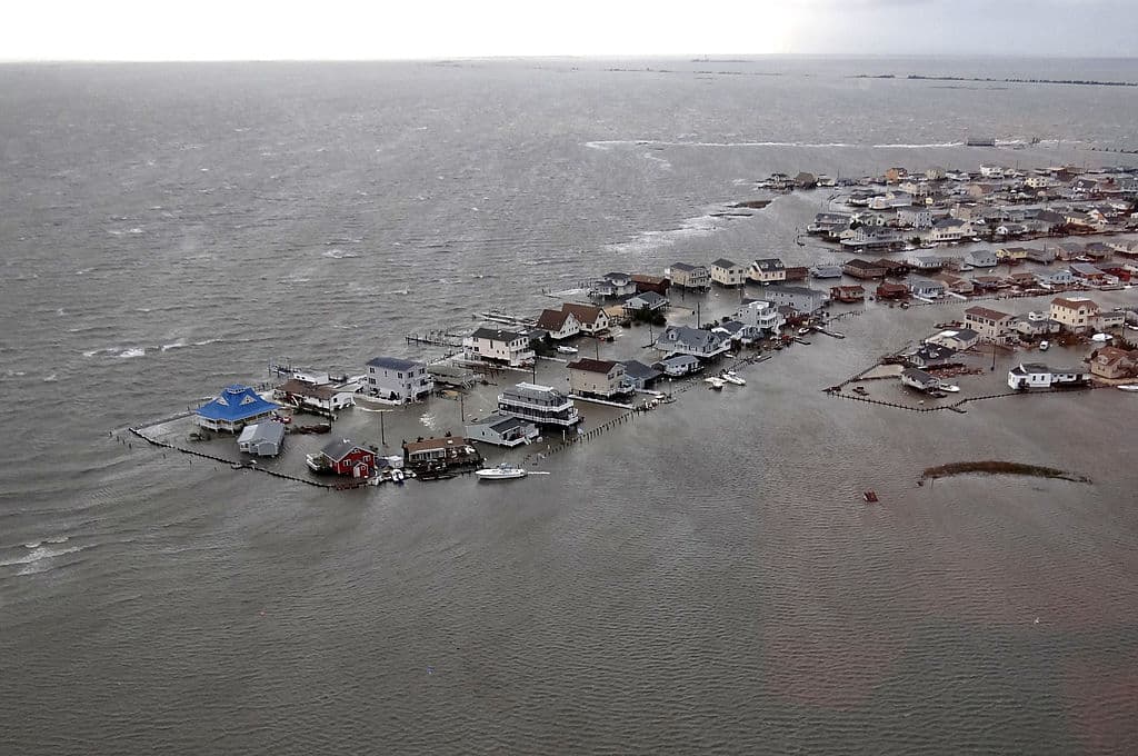 El 17 % de toda la masa terrestre de la ciudad de Nueva York se inundó, los ocho túneles subterráneos del sistema MTA se inundaron y la estación South Ferry en el fondo de Manhattan estuvo cerrada durante casi cinco años para reparaciones extensas.