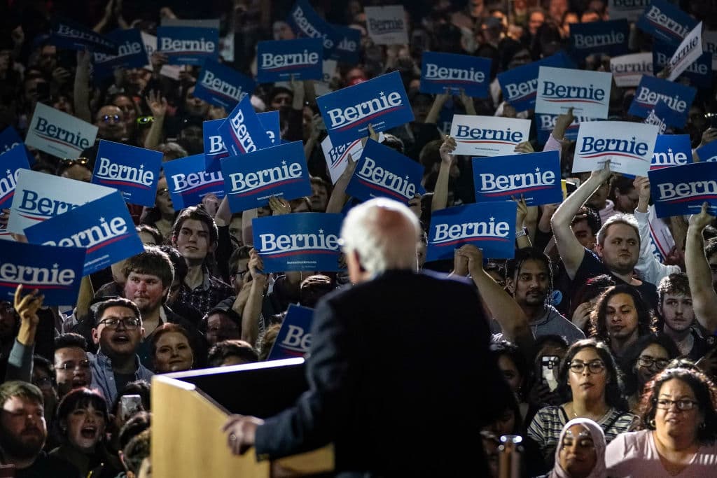 Bernie Sanders habla a sus seguidores en San Antonio, Texas.