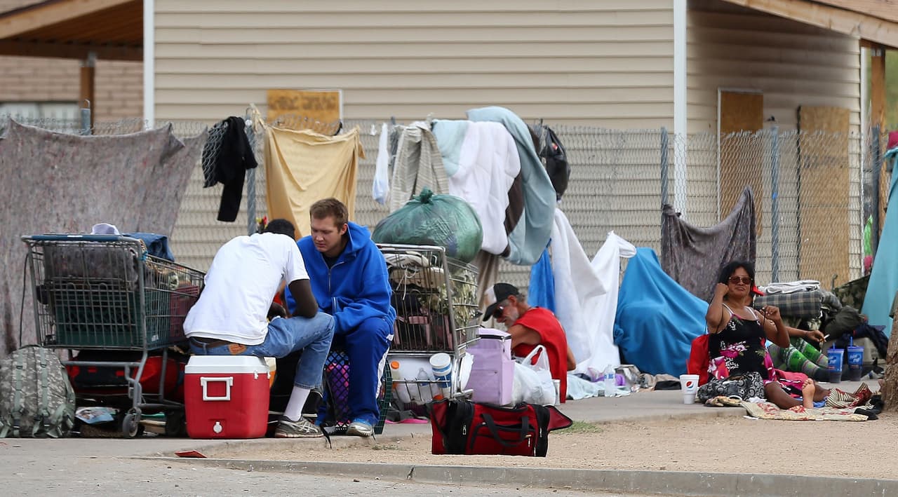 <b>Arizona</b>: El porcentaje de personas sin refugio es 41.2%. Es decir 4,066 viven en las calles de unos 9,865 individuos desamparados en el estado.