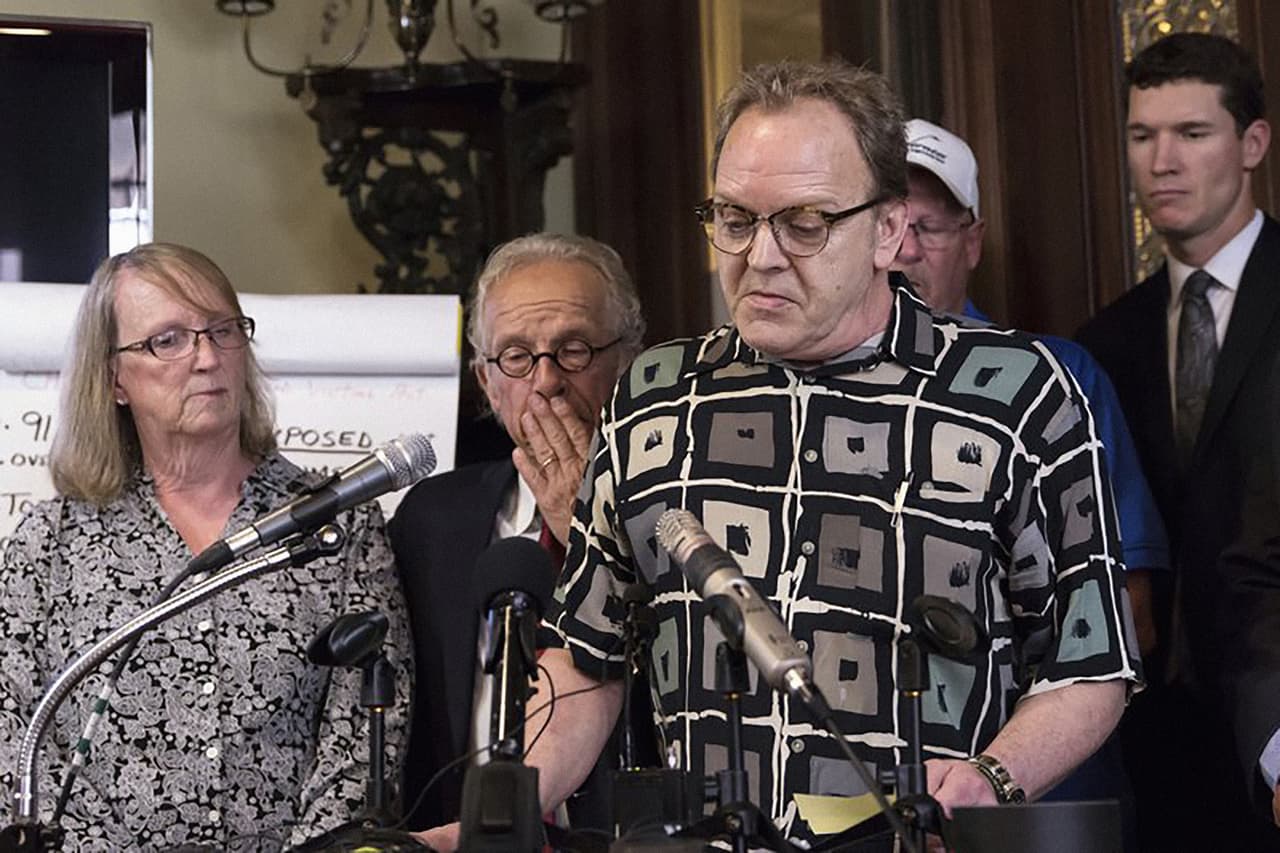 Jamie Heutmaker, quien fue abusado por un sacerdote a finales de los 60, le agradece a quienes lo ayudaron durante el proceso legal y emocional.