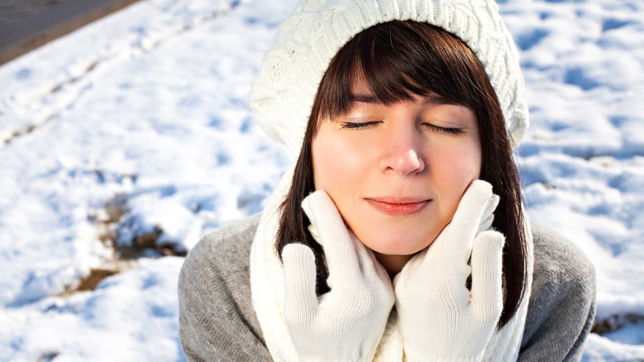 5 trucos para mantener tu piel hidratada en invierno que sí funcionan