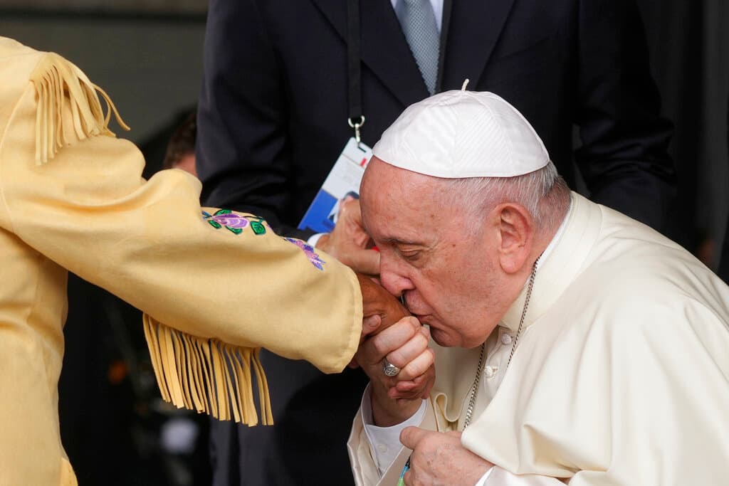 La atroz razón por la que el papa Francisco viajó a Canadá a pedir perdón 
