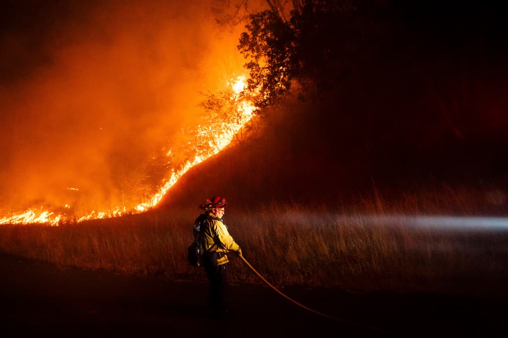 Evacúan localidad de Nuevo México ante voraz incendio forestal