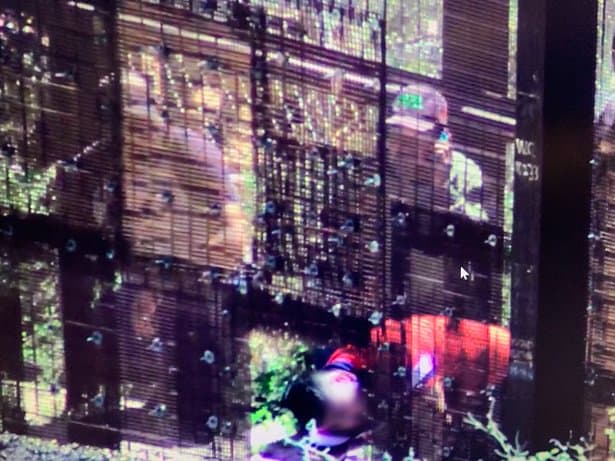 La tragedia más reciente en esa región ocurrió la noche del 17 de marzo, cuando una cámara de vigilancia observó a un grupo de seis migrantes escalando el muro cerca de la garita de Tornillo.