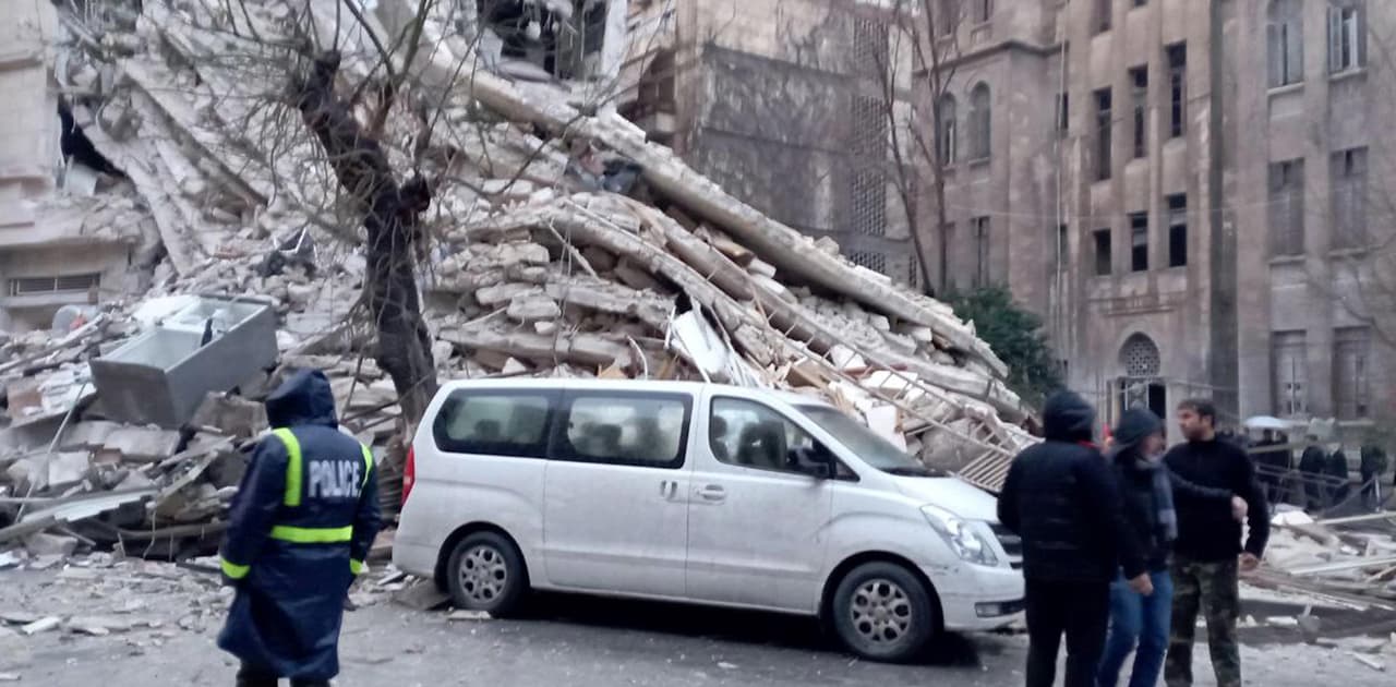 Una gráfica de la destrucción causada por el terremoto en la ciudad de Alepo, en Siria.