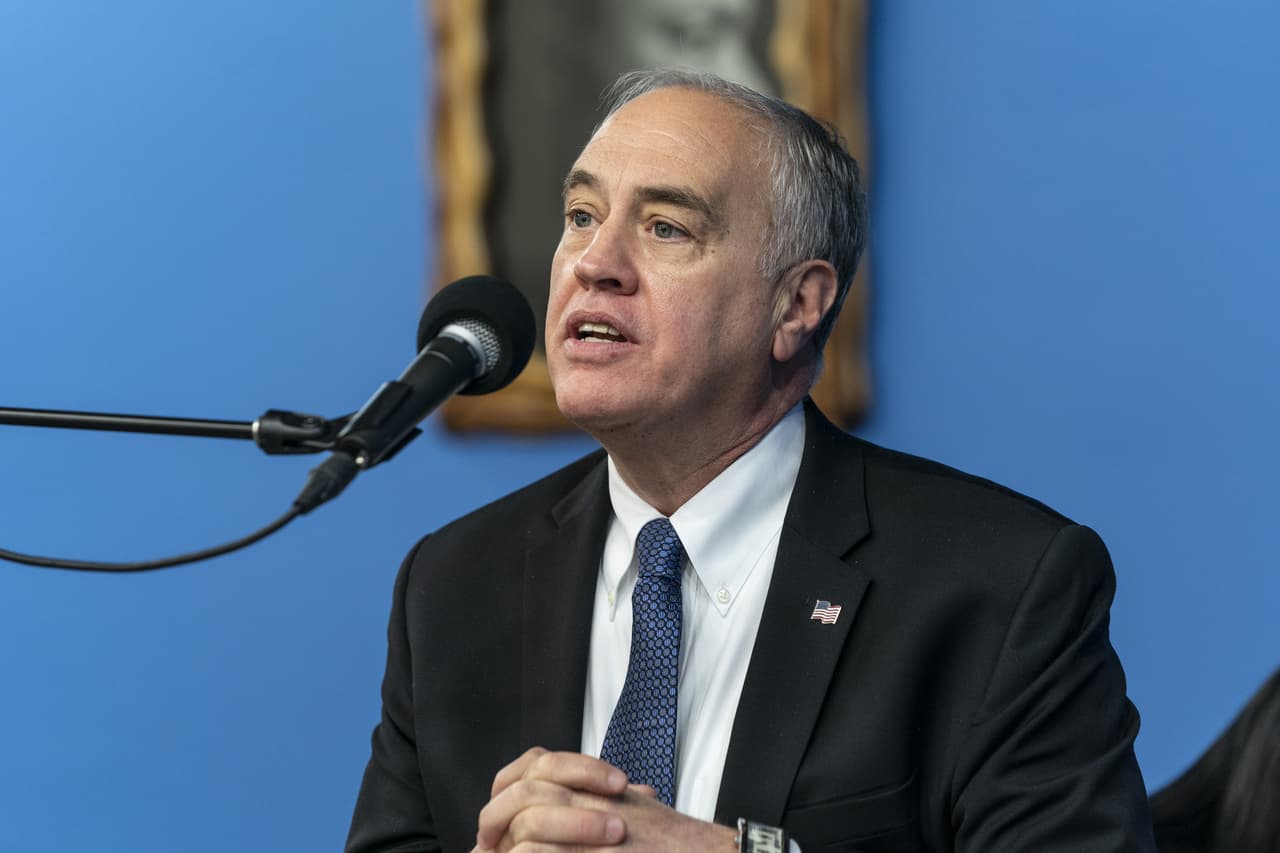"El Gobernador ha hecho lo correcto. Nueva York se enfrenta a muchos retos mientras luchamos contra el impacto continuo del COVID-19. Mi equipo y yo estamos preparados para ayudar a la gobernadora Hochul a avanzar en el estado. Mi equipo y yo estamos dispuestos a ayudar a la gobernadora entrante Hochul para que el estado avance", dijo el contralor del estado Thomas DiNapoli.