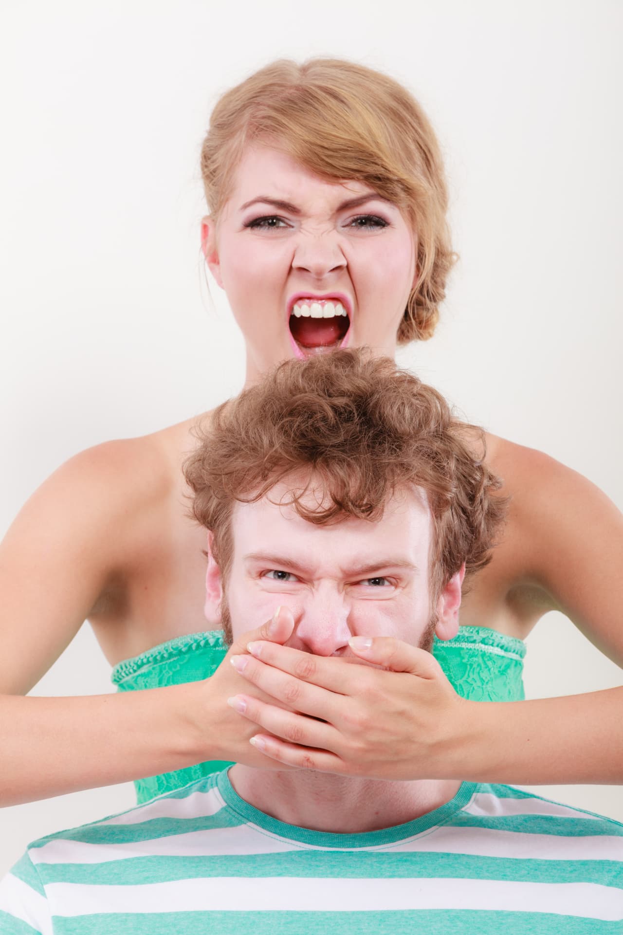 <b>Tu lado oscuro:</b>
<br>Si aflora tu lado oscuro tiendes a volverte dominante y egoísta, impaciente, impulsivo y voluntarioso, empecinado en tener siempre la razón y querer hacer las cosas a tu manera, sin escuchar consejos ni recomendaciones.