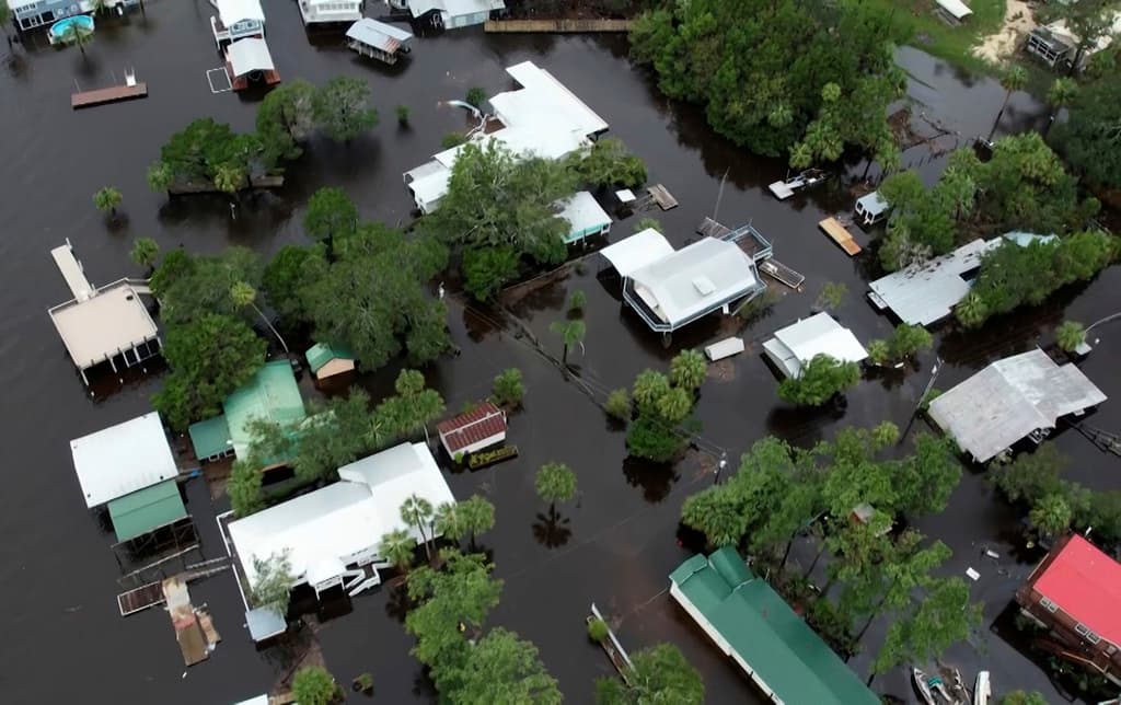 "No esperamos que fuera tan malo": Residentes de Florida encuentran sus hogares devastados tras el paso de Idalia