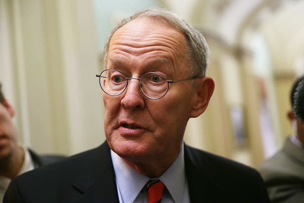 <b>Lamar Alexander.</b> “Si existe alguna posibilidad de que Joe Biden sea el próximo presidente, y parece que tiene muy buenas posibilidades, el gobierno de Trump debería proporcionar al equipo de Biden todo lo necesario para garantizar una transición y que ambas partes estén listas desde el primer día”, dijo el 
<a href="https://www.independent.co.uk/news/world/americas/us-election-2020/trump-biden-transition-lamar-alexander-b1759220.html"><u>senador republicano por Tennessee</u></a> en un comunicado.