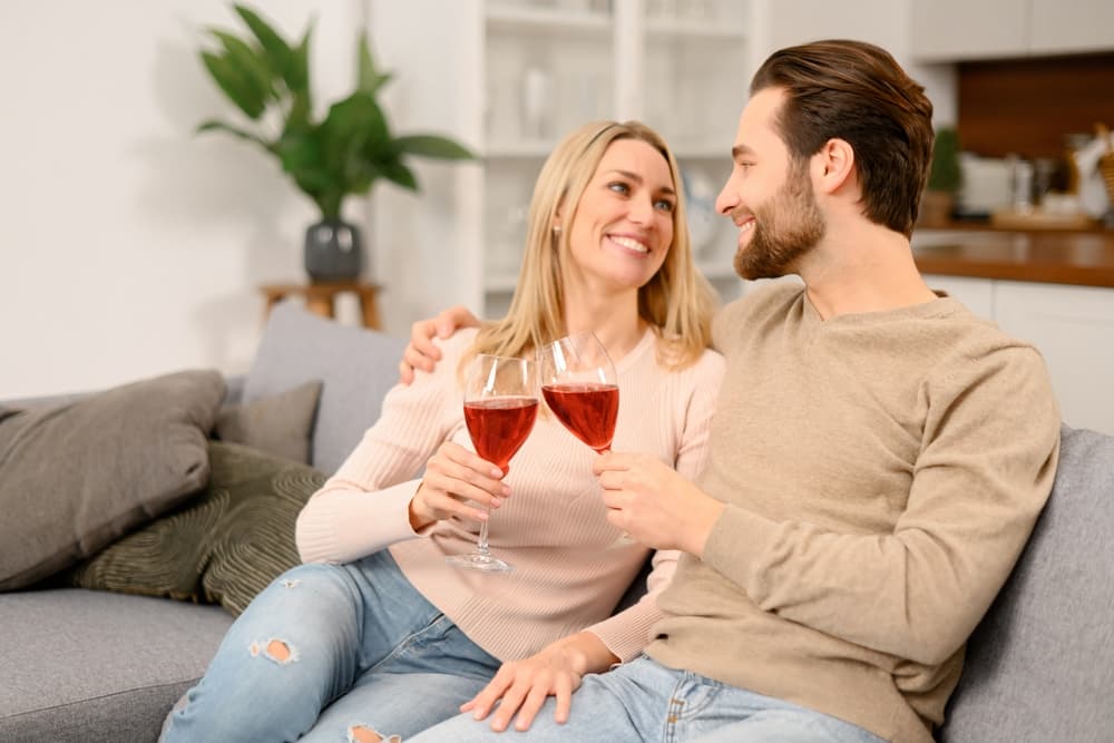 <h3 class="cms-H3-H3"><b>Libra</b></h3>
<br> La balanza, la equidad, la elegancia, la búsqueda de la armonía son algunas de las muchas cualidades que te adornan. Si algo no funciona en la relación y el equilibrio se pierde Libra se siente totalmente desorientado o desorientada. Para quienes han tenido problemas de comunicación con la terquedad de Tauro, la emoción pisciana, o el drama de Leo, el signo Libra es un verdadero bálsamo, alguien que siempre trata de ver los dos lados de la historia antes de emitir su opinión.
<br>