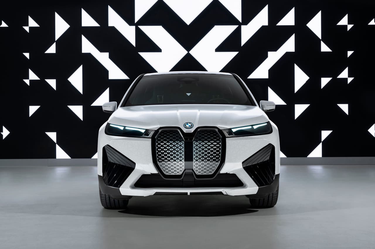 BMW iX Flow Concept
