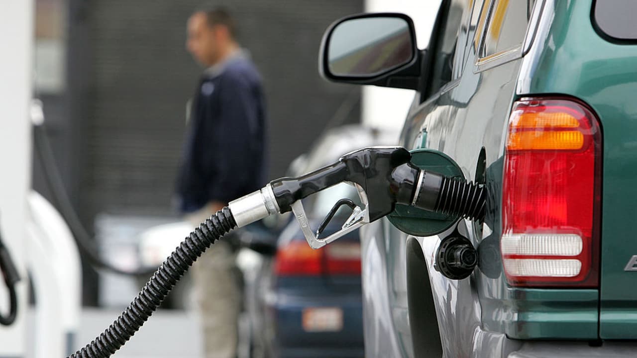 ¿Vas a viajar para Acción de Gracias? Estos son algunos consejos para ahorrar dinero y combustible