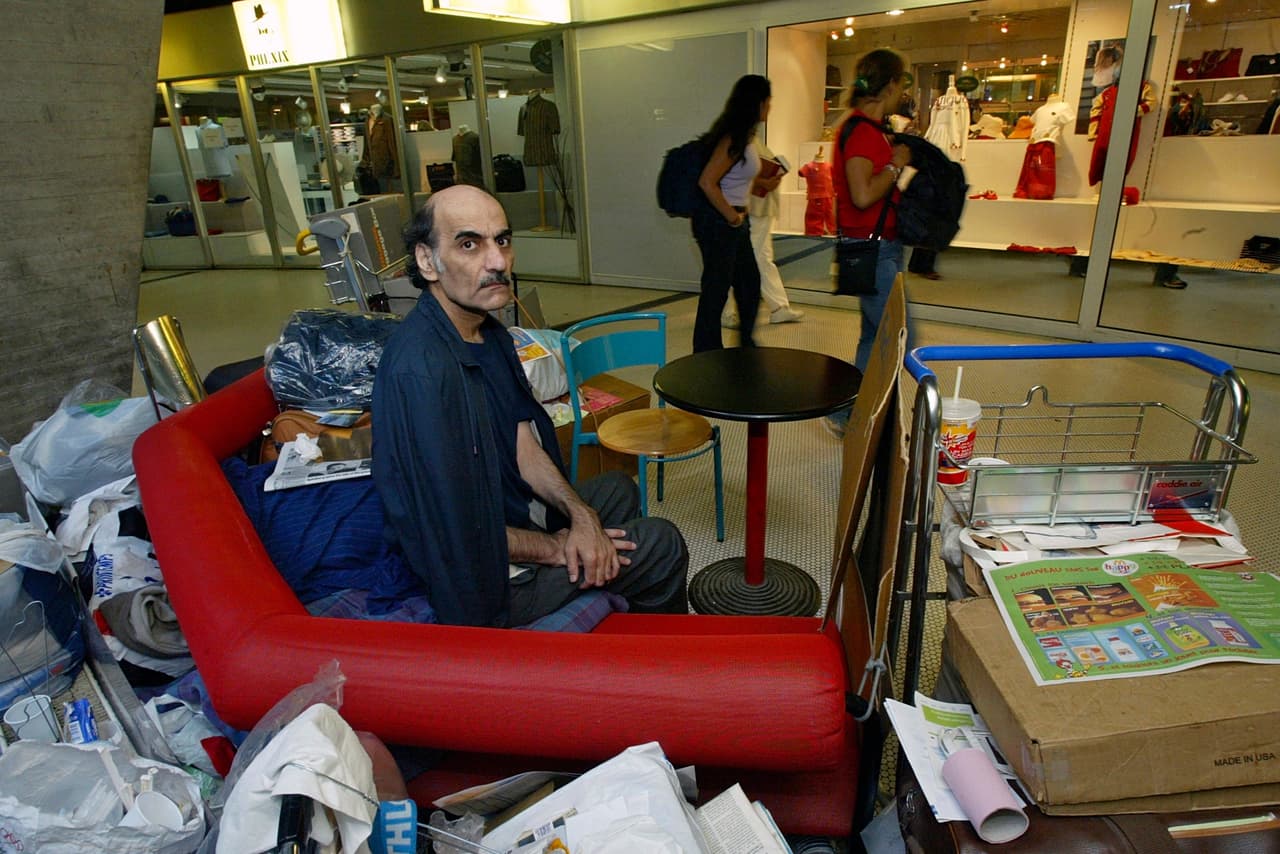 Muere en el aeropuerto de París el hombre que inspiró la película “The Terminal”
