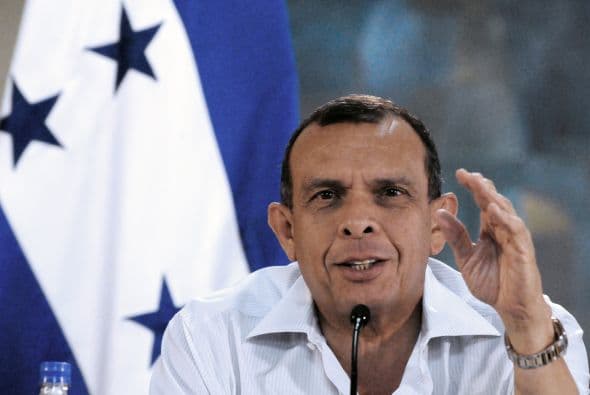 Por otra parte, el presidente Porfirio Lobo Sosa está interesado en el regreso de Zelaya porque es una de las condiciones que la Organización de Estados Americanos (OEA) impuso a Honduras para su reingreso a la institución.