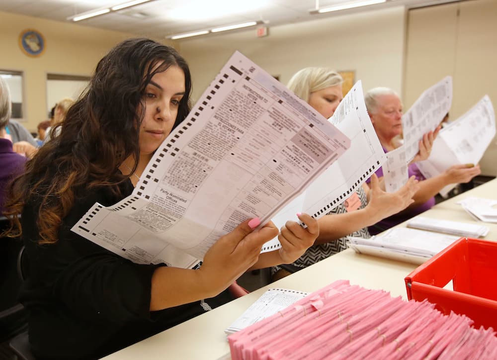 Oficiales de elecciones advierten a votantes no desinfectar las boletas
