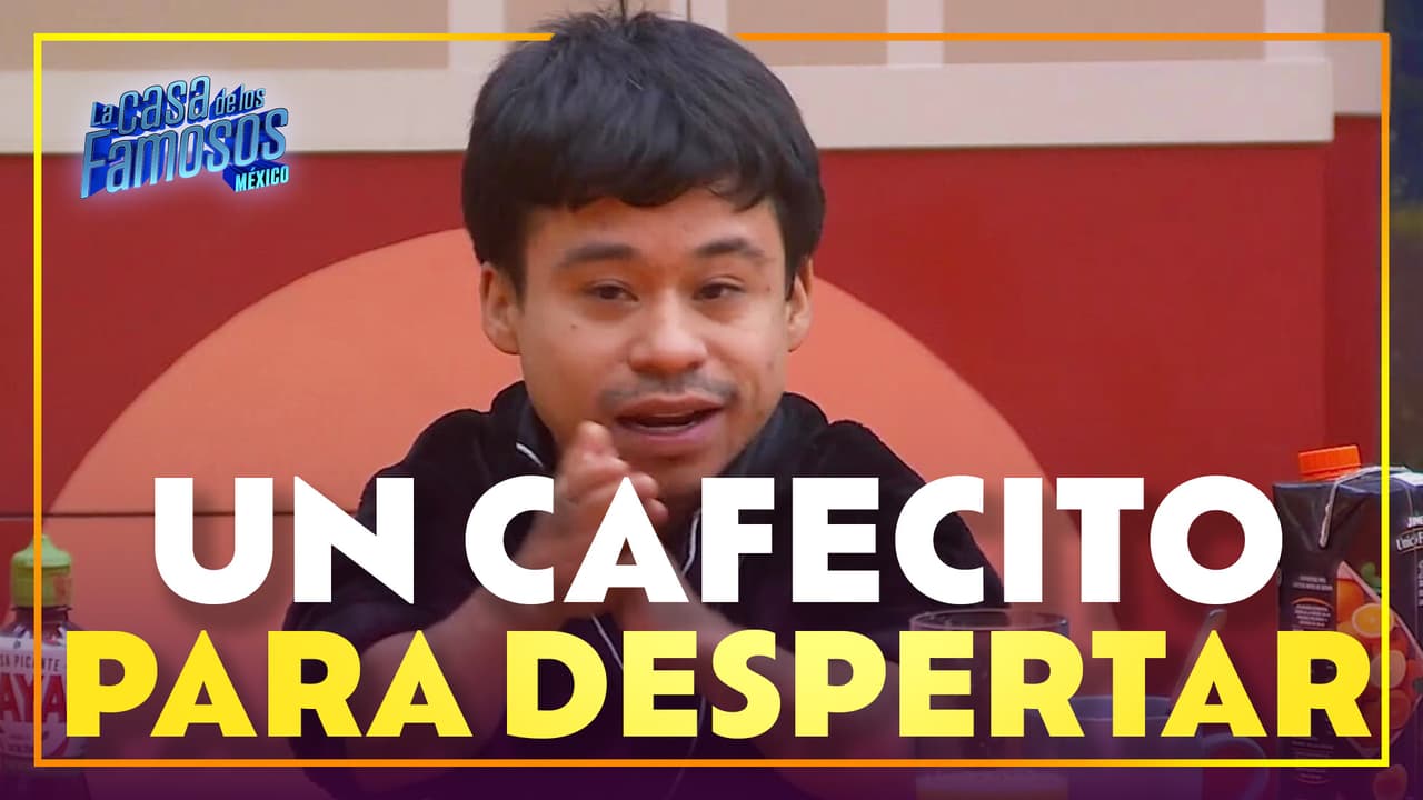 Abelito disfruta de su desayuno solito por madrugador