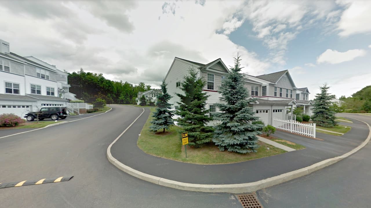 <b>Vermon: South Burlington. – Obtuvo 85.57 de 100 puntos dentro de las mejores ciudades de clase media para vivir.</b> Se encuentra en el condado de Chittenden y tiene una población de 18,536. Es una de las ciudades con mayor atractivo natural que ofrece a sus residentes un excelente sistema educativo, de salud y buenas oportunidades laborales, en un ambiente seguro y familiar.
