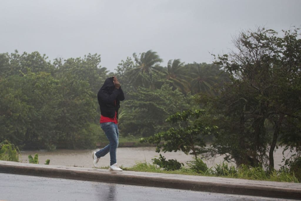 Puerto Rico ante el inminente impacto de la tormenta Ernesto: activa la Guardia Nacional