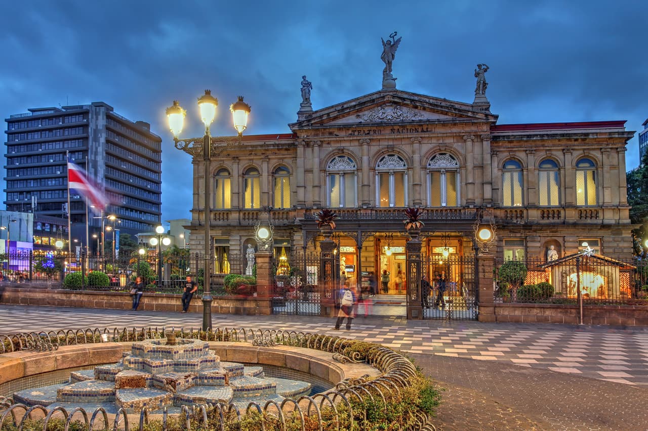 <b>América Central y el Caribe</b>
<br>
<br>
<b>País más feliz: Costa Rica (7.1 puntos) </b>
<br>
<br>Junto a Canadá, Costa Rica comparte el primer lugar en felicidad de la región de América del Norte, América Central y el Caribe. Guatemala registra 6.4 puntos, Nicaragua 6.0 puntos, El Salvador 6.1 puntos, Honduras 5.9 puntos y Panamá 6.3 puntos. 
<br>
<br>La clasificación general de la región de América del norte, América Central y el Caribe en el Informe mundial sobre la felicidad es de 6.1 puntos. 
<br>