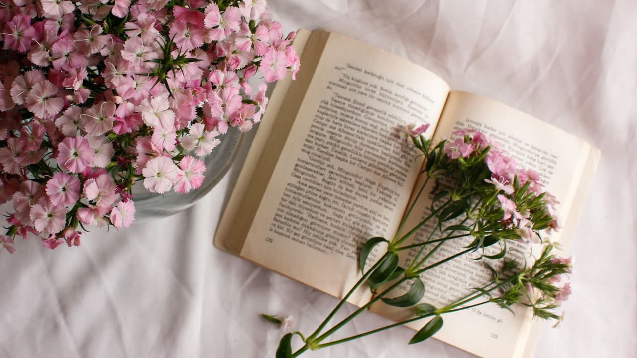 Estos son los 10 poemas más bonitos del siglo XX para dedicar, ¿los conoces?