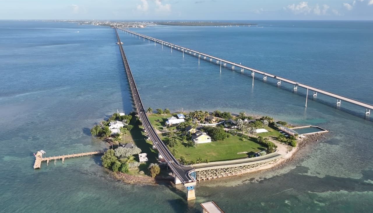 El histórico puente de las 7 millas en los Cayos de Florida será ahora un paseo para peatones y ciclistas, en medio de uno de los paisajes más bellos del estado. 
<br>