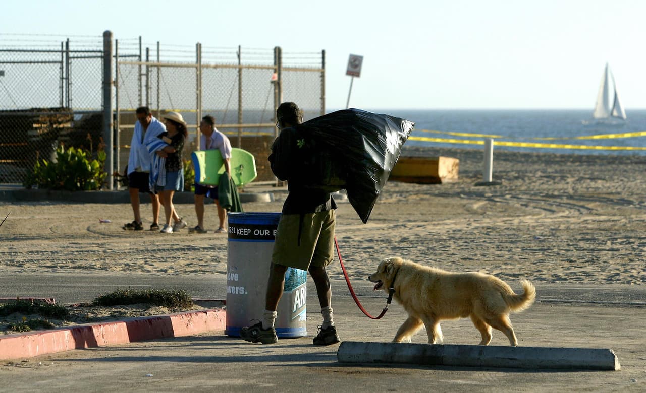 Concejal propone ubicar a desamparados en playas de Los Ángeles