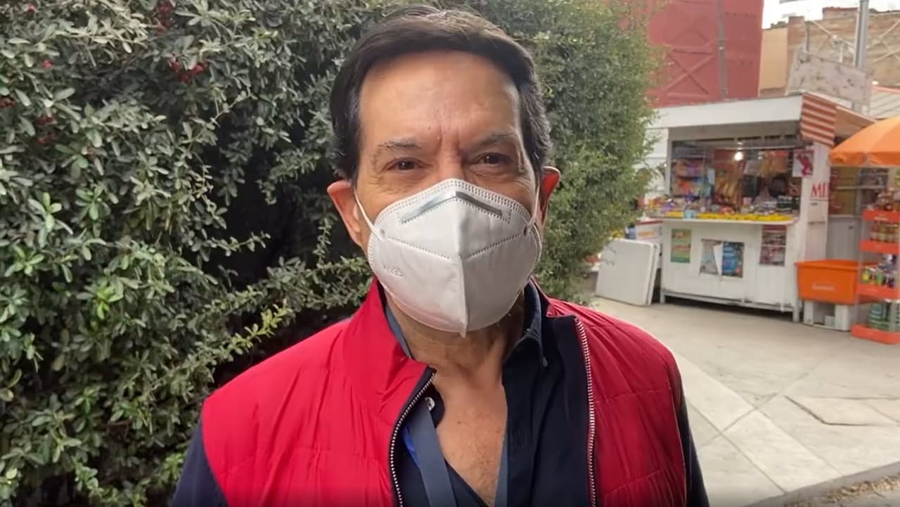 El periodista de espectáculos deberá regresar a Miami para la aplicación de la segunda dosis y 
<b><a href="https://www.univision.com/shows/despierta-america/pepillo-origel-recibe-vacuna-miami">desea que la polémica no influya</a></b>. 
<br>