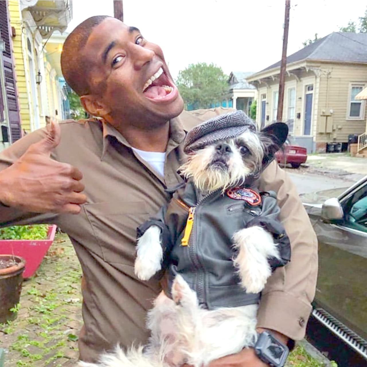 En esta foto aparece junto a 
<a href="https://www.instagram.com/stanthemanfq/" target="_blank">@stanthemanfq</a>, una mascota de Nueva Orleans que tiene su propia cuenta en Instagram.