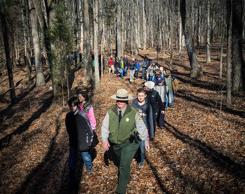 <b>Evento</b>: First Day Hike at The Eno River
<br>
<b>Fecha</b>: 1 de enero
<br>
<b>Lugar</b>: Eno River State Park. Fews Ford Access Picnic Shelter. 6101 Cole Mill Road. Durham, NC
<br>
<b>Sitio web</b>: 
<a href="https://www.ncparks.gov/state-parks/eno-river-state-park/events/first-day-hike-2024">https://www.ncparks.gov/state-parks/eno-river-state-park/events/first-day-hike-2024</a> 
<br>
<br>Comienza el Año Nuevo con el pie derecho (o izquierdo) con caminatas guiadas por el río Eno. Únete al personal del Parque Estatal Eno River y la Asociación del Río Eno para una caminata de 2 millas o una caminata de 4 millas. Quédate después a tomar un chocolate caliente en el refugio para picnic.
