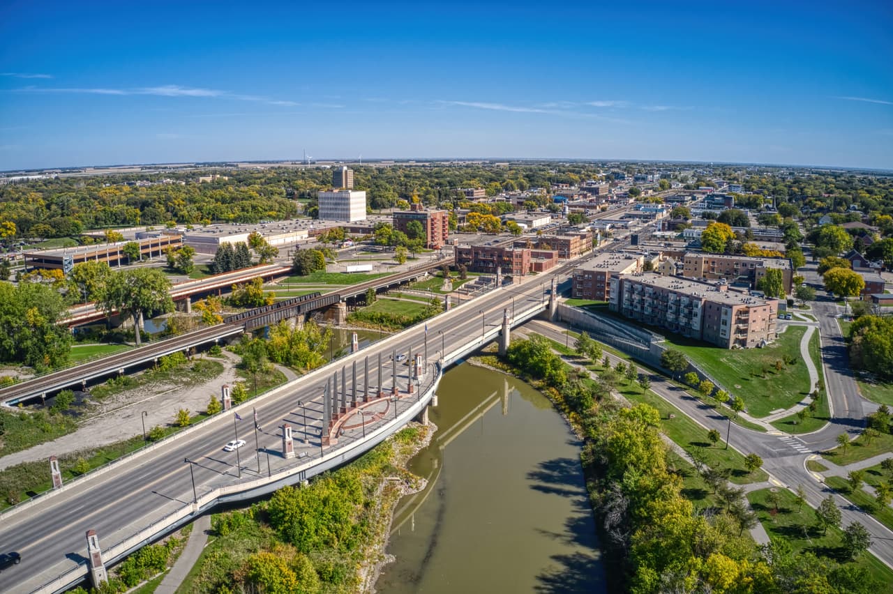 <h3 class="cms-H3-H3">6. Minnesota</h3>
<br>
<br>🔨 
<b>Déficit de empleos no agrícolas en comparación con 2020:</b> -61,400
<br>