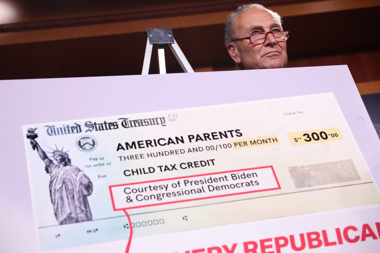 Las familias de estatus migratorio mixto afectadas por el error recibirán su pago de julio, 
<a href="https://www.univision.com/noticias/dinero/padres-migrantes-que-declaran-con-itin-son-elegibles-al-child-tax-credit-proximo-pago-es-13-de-agosto">confirmó el IRS a Univision.</a>
