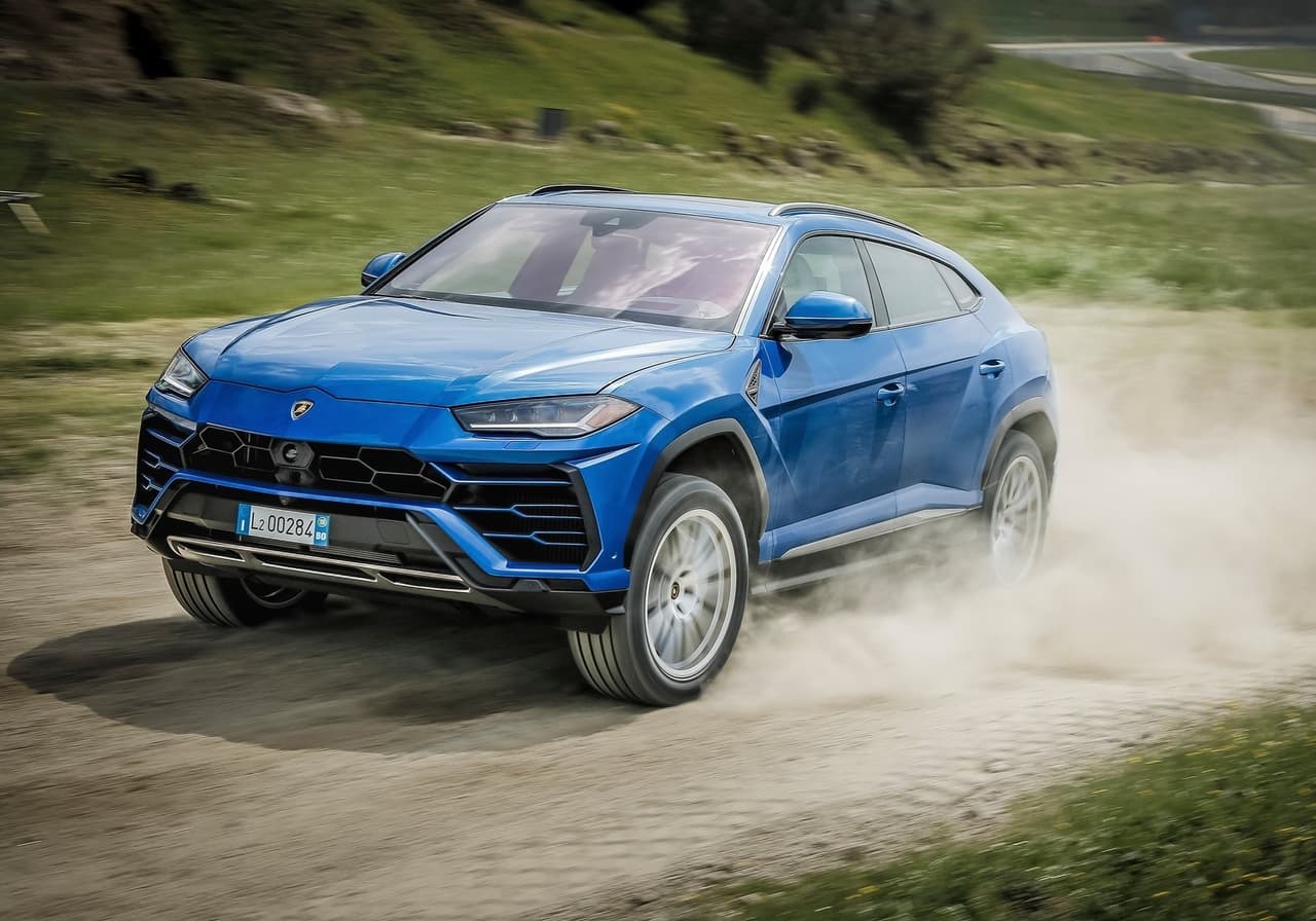Con capacidad para acelerar de 
<b>0 a 60 mph (98 km/h) en 3.5 segundos</b> y alcanzar una 
<b>velocidad máxima de 190 mph (305 km/h)</b>, la Urus es la SUV más rápida del mundo.