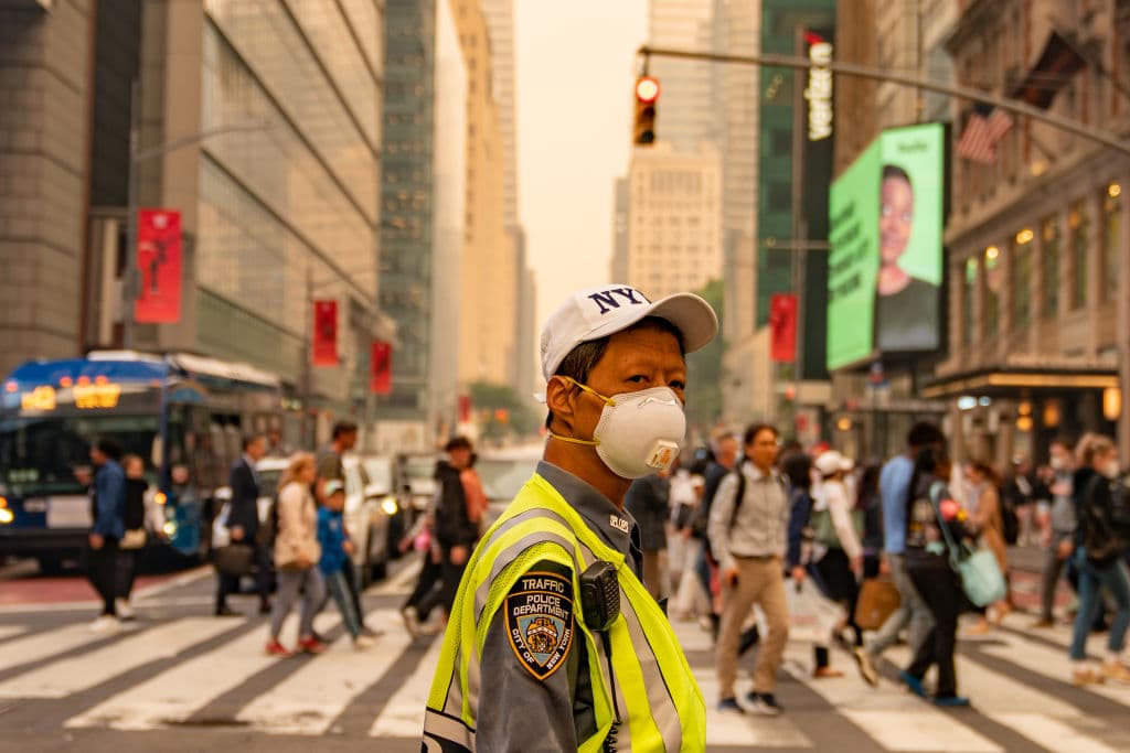 Mala calidad del aire en Nueva York: en estos puntos entregarán mascarillas N95 gratis