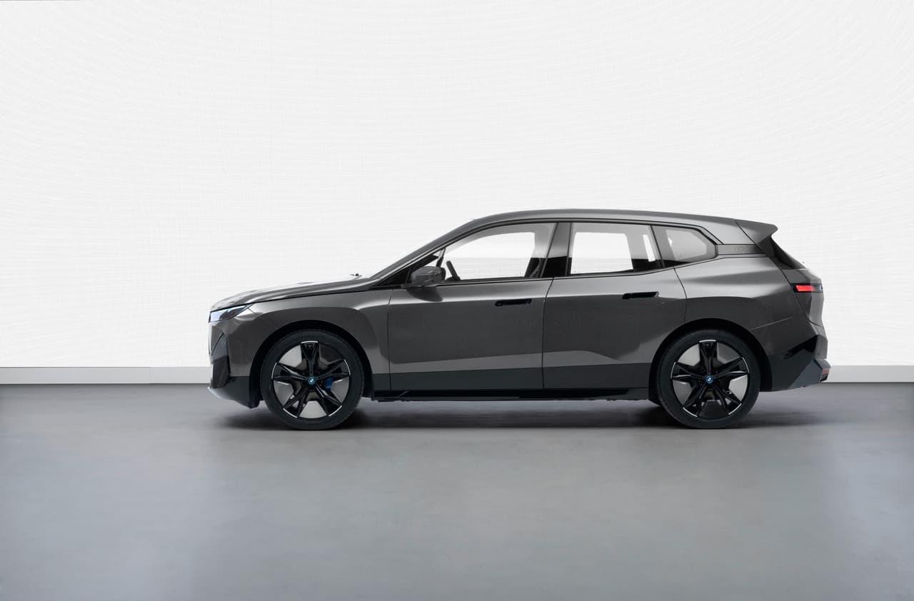 BMW iX Flow Concept