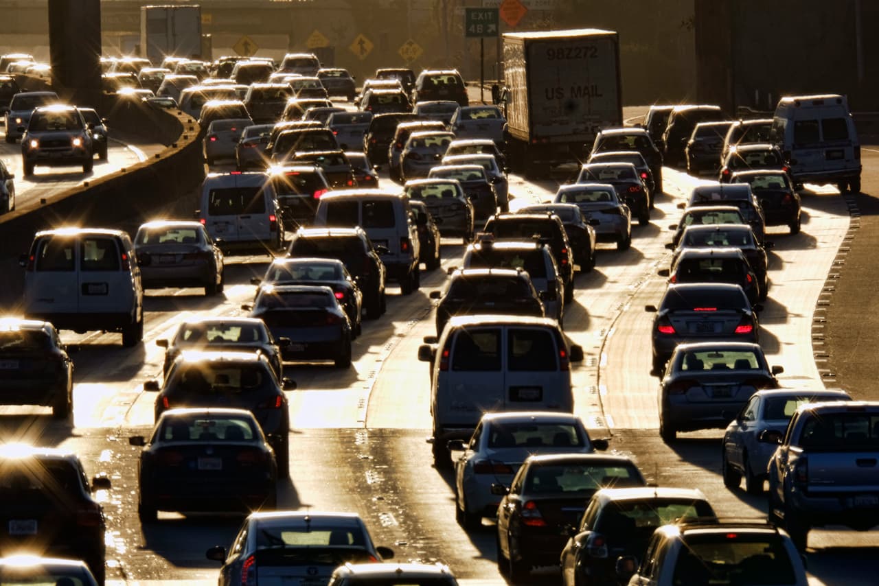 <b>Puesto 18. Autopista Estados Unidos 101 (US-101). 26.9 muertes por cada 100 millas. </b> Esta vía de la costa oeste recorre 1,519 millas entre California, Oregon y Washington. Tuvo 408 accidentes fatales entre 2001 y 2015.
<br>