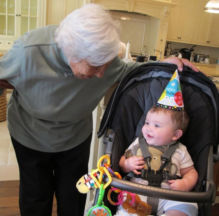 Mencionó que la causa fue "muerte natural" tras rebasar la marca de los 100 años de edad. 
<br>