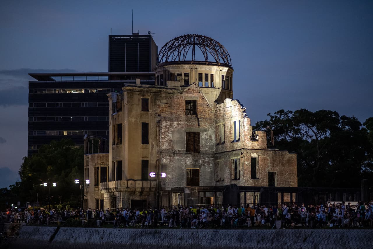 <h2 class="cms-H2-H2">16. Reunión del G7 en Hiroshima, Japón</h2>
<br>
<br>Quizá pocos sitios son más simbólicos para celebrar una reunión del grupo de los 7 (G7) en medio de las tensiones geopolíticas con las que cierra 2022 que Hiroshima, Japón, la primera ciudad del mundo que fue testigo del horror que provoca una bomba atómica. 
<br>
<br>Está previsto que la cumbre se celebre el próximo 19 de mayo.