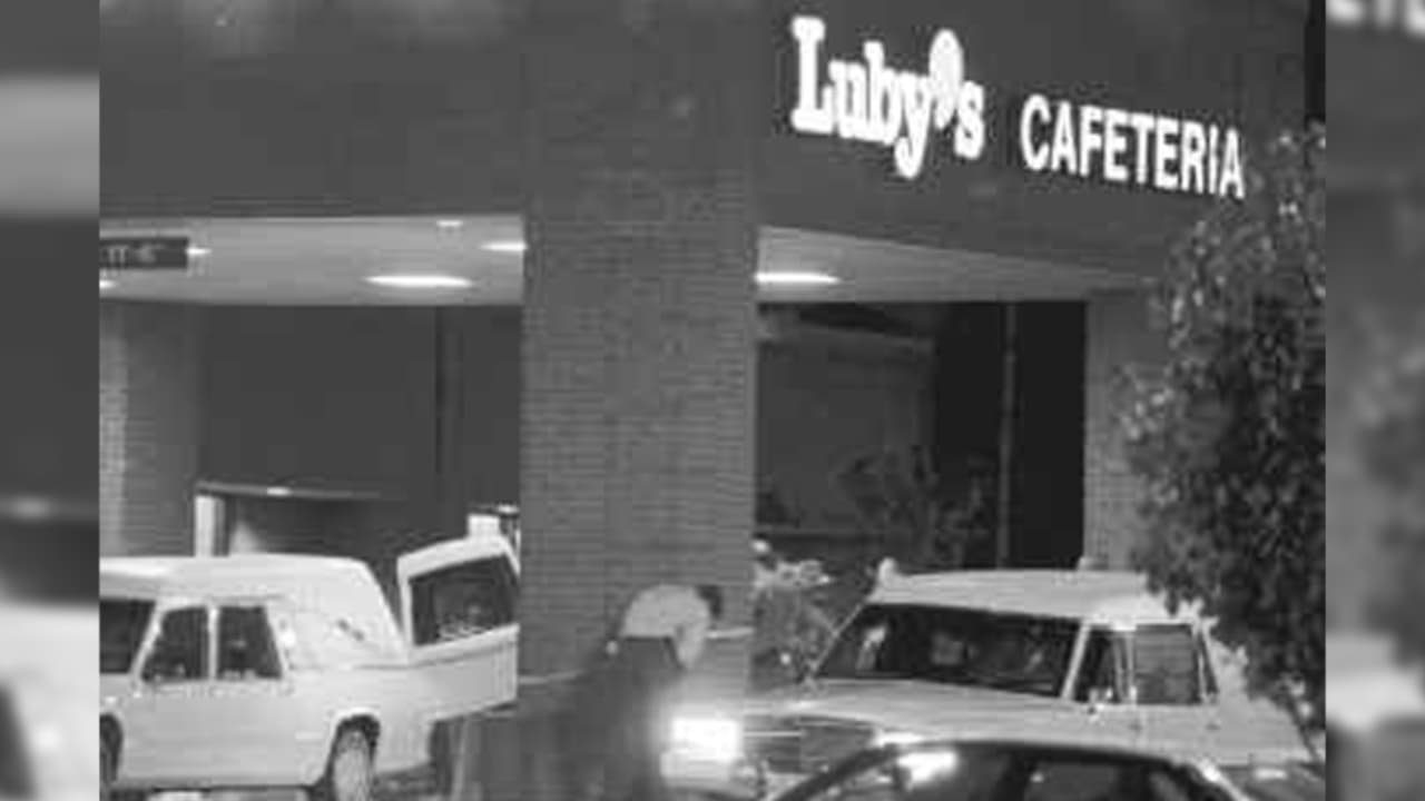 Otro tiroteo masivo que permanece en la mente de los texanos ocurrió el 16 de octubre de 1991 en un 
<a href="https://murderpedia.org/male.H/h/hennard-george-jo.htm" target="_blank">restaurante Lubby's de Killeen,</a> un poblado al norte de Austin. El autor de la masacre irrumpió con un vehículo en el establecimiento y empezó a disparar. 23 personas murieron y otras 27 resultaron heridas. El pistolero se enfrentó con la policía y fue abatido.