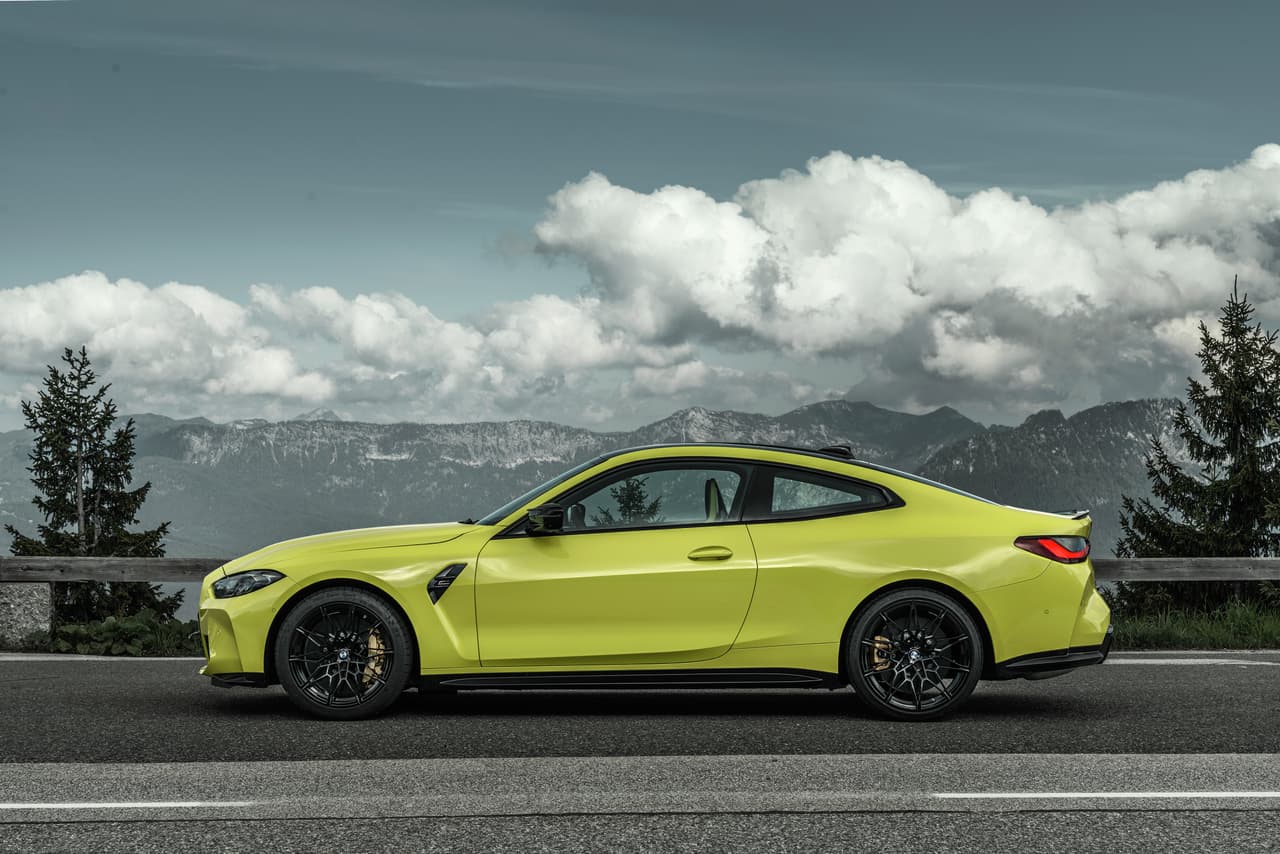 Esta mecánica permite al M4 acelerar de 0 a 60 mph (98 km/h) en 4.1 segundos y alcanzar una velocidad máxima de 155 mph o de hasta 180 mph cuando se escoge el M Driver’s Package.