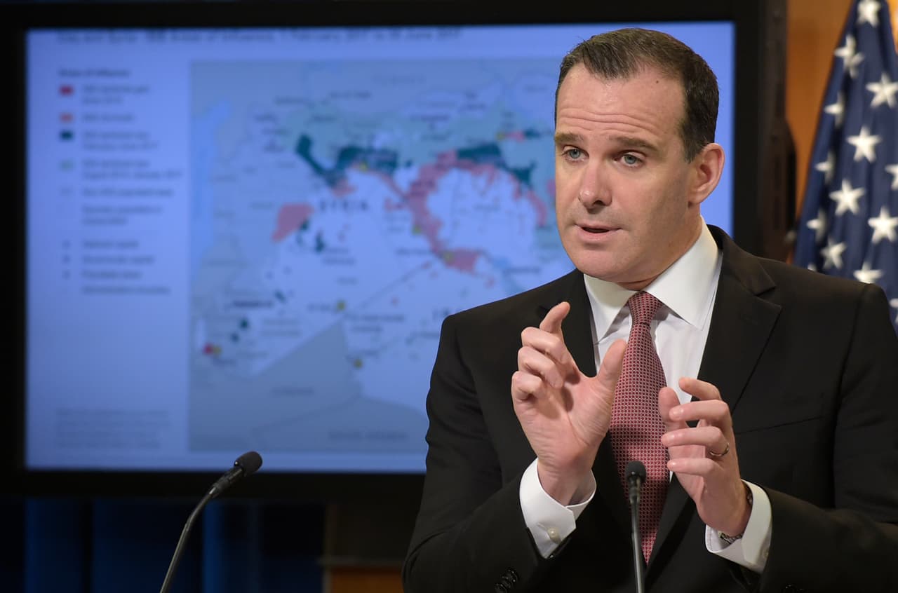 <b>Brett McGurk, enviado especial de EEUU para la coalición contra el Estado Islámico.</b> 
<a href="https://www.univision.com/noticias/politica/otra-renuncia-el-enviado-especial-de-eeuu-para-la-coalicion-contra-estado-islamico-se-va-en-protesta-por-el-retiro-de-tropas-de-siria">Renunció el sábado 22 de diciembre</a> en protesta al retiro de tropas de Siria. Se sumó así al secretario de Defensa, James Mattis, quien dimitió esta semana.
