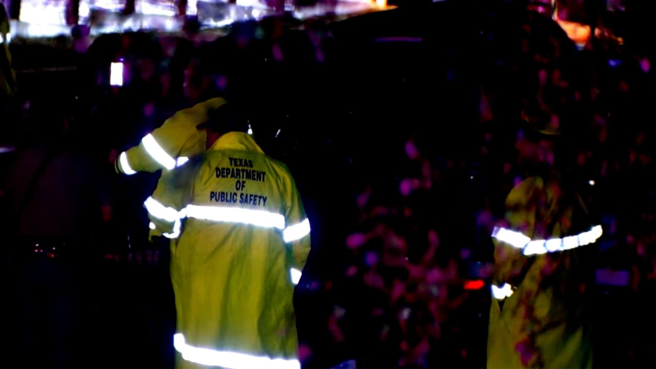 Oficiales del Departamento de Seguridad Pública de Texas llegaron al sitio del incidente y comprobaron que Aurora Canales había fallecido al instante tras el impacto. De los 5 hijos que iban con Aurora, tres de ellos están hospitalizados.