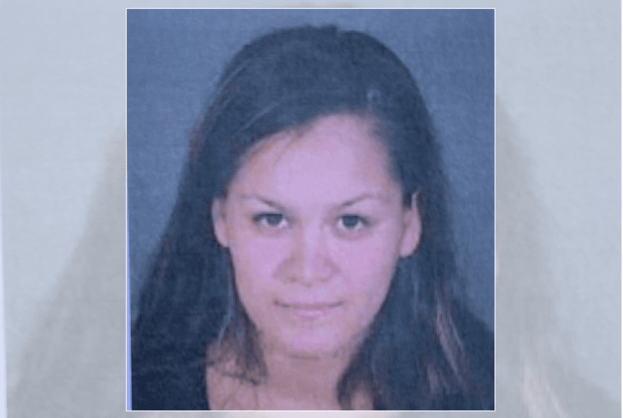<a href="https://www.univision.com/local/los-angeles-kmex/arrestan-liliana-carrillo-sospechosa-muerte-punaladas-ninos-reseda-los-angeles">Liliana Carrillo</a>, de 30 años, está detenida como la “única sospechosa” de matar a sus tres hijos menores de cinco años, escapar y robar un auto en California.
