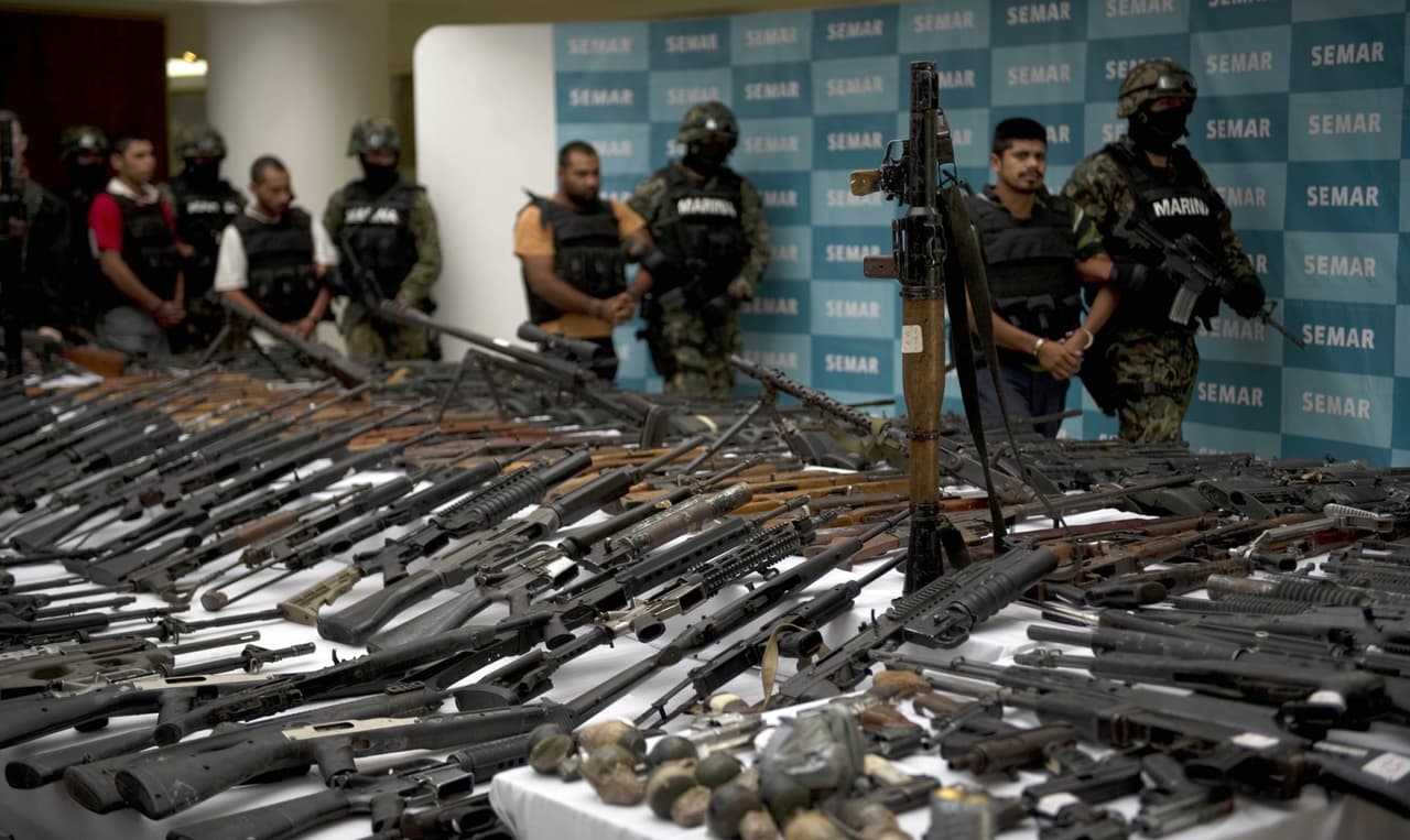 “El Cartel de Sinaloa, específicamente, ha cambiado laboratorios de metanfetamina por laboratorios de fentanilo y ha contratado profesores de química de diversas universidades para que supervisen la producción”, menciona el CIDE.