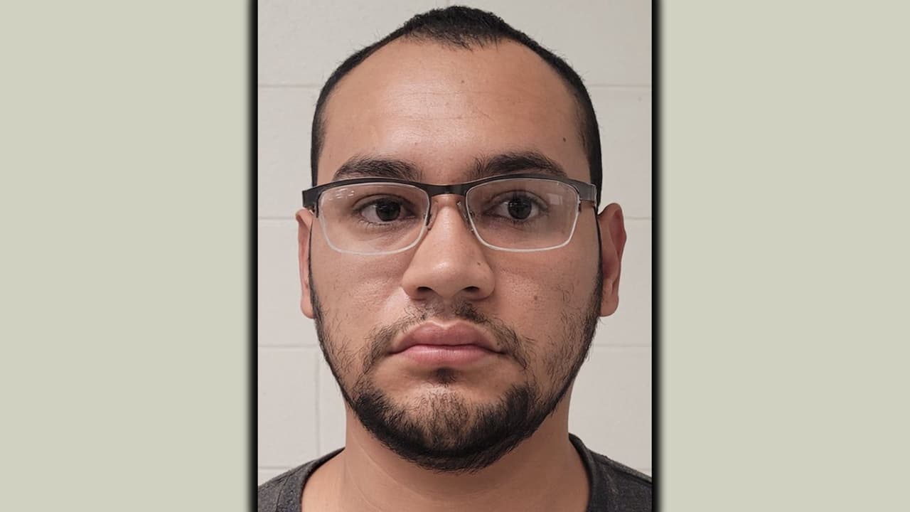 Un pandillero sureño condenado por delito grave de robo a mano armada pasará 18 meses en prisión por reingreso ilegal antes de ser deportado nuevamente a México. Osvaldo Reyes Vidal, de 28 años, fue arrestado en mayo por agentes de la Patrulla Fronteriza asignados a la estación de Yuma.