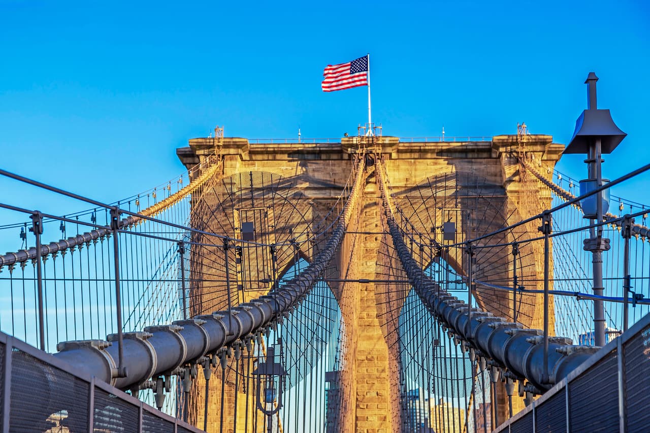 <b>Puesto 6. New York (Estados Unidos)</b>
<br>
<br>
<b>Indice WCOL: 100</b>
<br>
<br>El costo de la vida en Nueva York es la referencia principal del estudio, y tiene 100 puntos. Según el estudio, el índice en la categoría ‘transporte es más bajo en las ciudades estadounidenses que el promedio mundial.
<br>