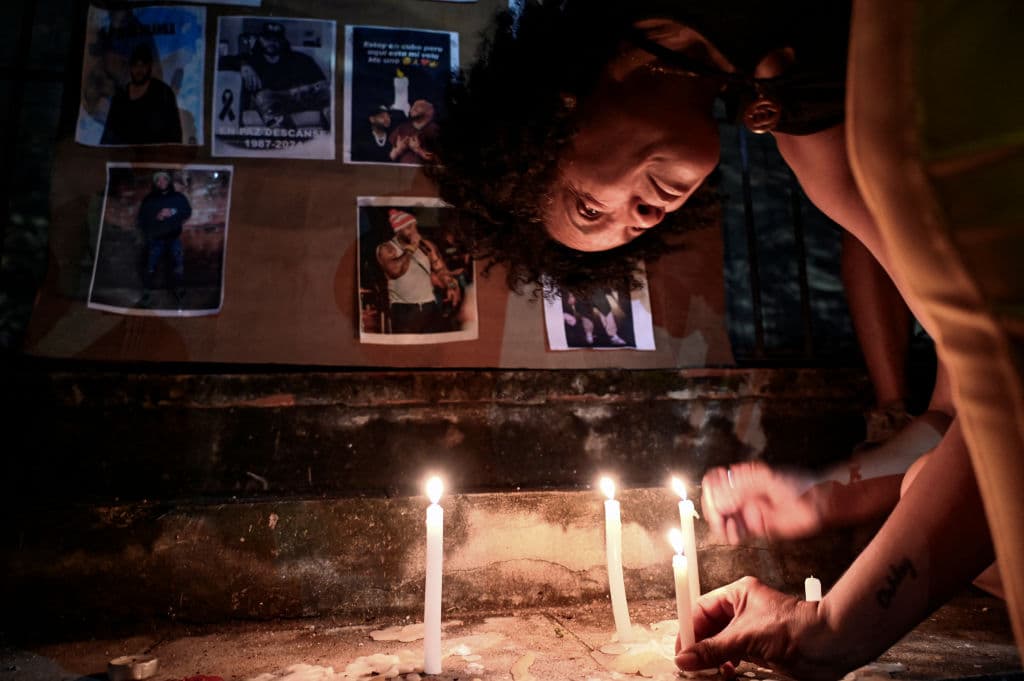 Este domingo 13 de octubre, trascendió que 
<b><a href="https://www.univision.com/famosos/el-taiger-murio-hija-como-esta" target="_blank">una de las hijas de 'El Taiger'</a></b> también llegó a Miami para el proceso de despedida de su padre. Había una misa en agenda, pero fue cancelada. Este lunes 14 de octubre se informará cuándo y cómo será el último adiós en Miami.